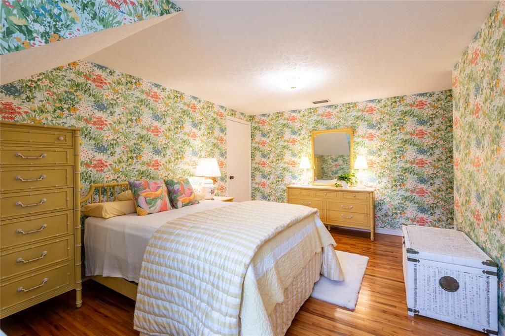 En Venta: $659,000 (4 camas, 2 baños, 2384 Pies cuadrados)