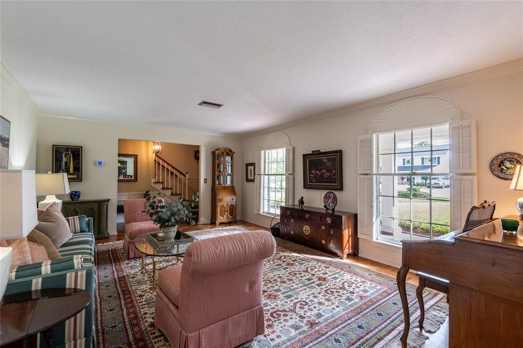 En Venta: $659,000 (4 camas, 2 baños, 2384 Pies cuadrados)