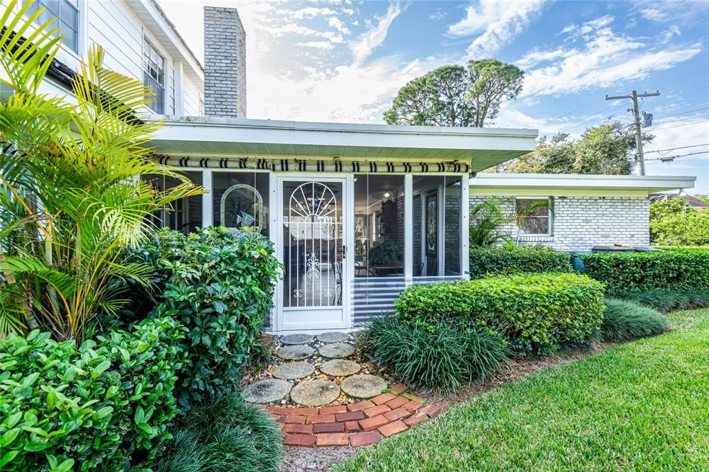 En Venta: $659,000 (4 camas, 2 baños, 2384 Pies cuadrados)