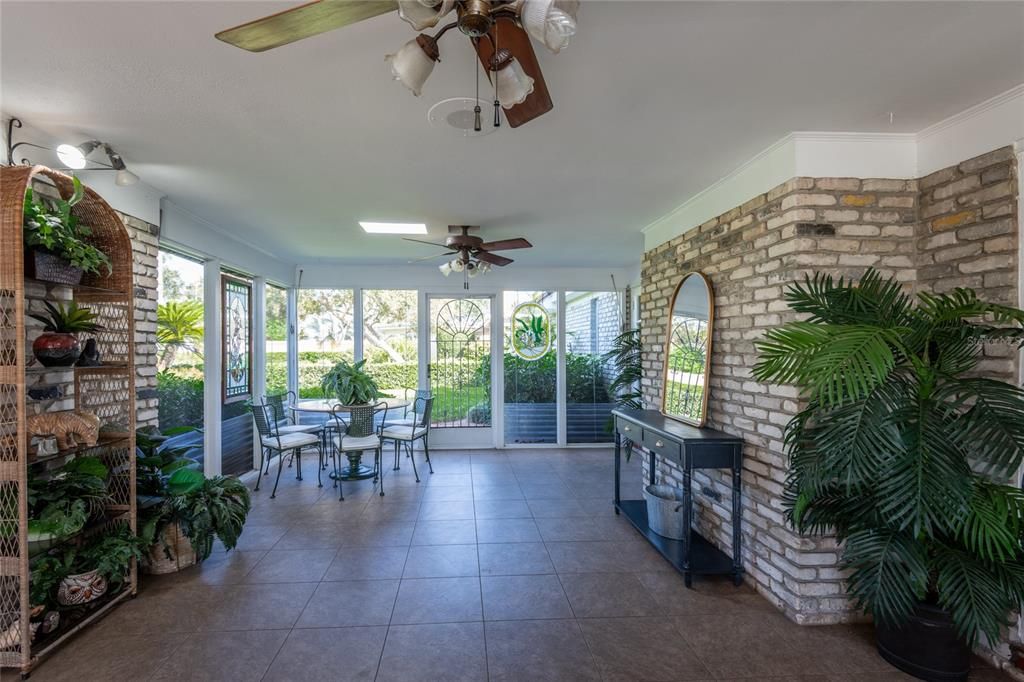 En Venta: $659,000 (4 camas, 2 baños, 2384 Pies cuadrados)