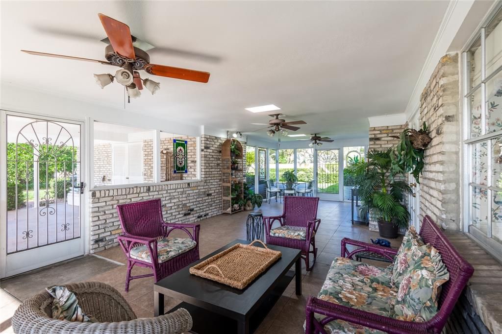 En Venta: $659,000 (4 camas, 2 baños, 2384 Pies cuadrados)