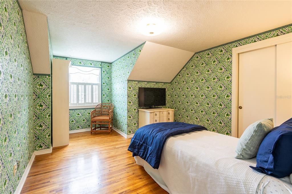 En Venta: $659,000 (4 camas, 2 baños, 2384 Pies cuadrados)