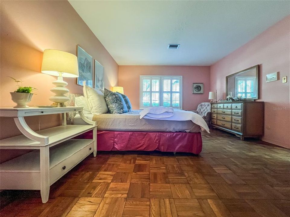 En Venta: $659,000 (4 camas, 2 baños, 2384 Pies cuadrados)