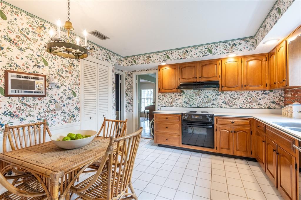 En Venta: $659,000 (4 camas, 2 baños, 2384 Pies cuadrados)