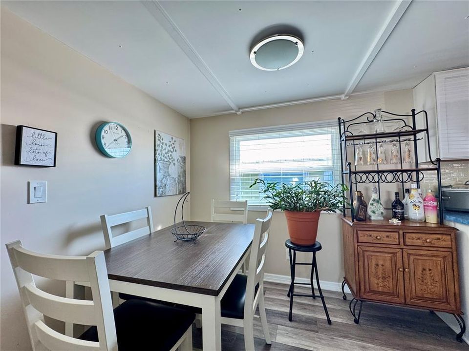 待售: $180,000 (2 贝兹, 1 浴室, 936 平方英尺)