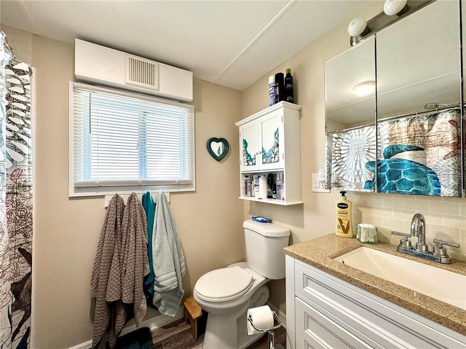 待售: $180,000 (2 贝兹, 1 浴室, 936 平方英尺)