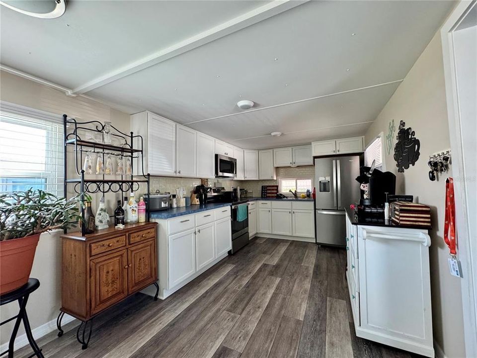 待售: $180,000 (2 贝兹, 1 浴室, 936 平方英尺)