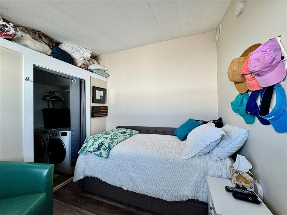 待售: $180,000 (2 贝兹, 1 浴室, 936 平方英尺)