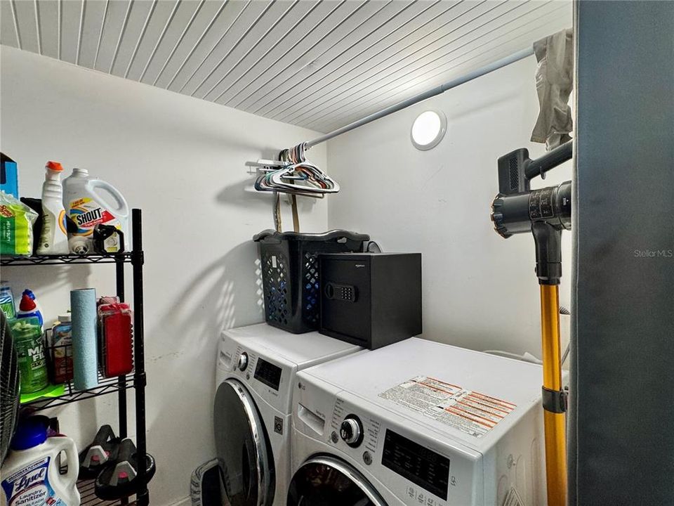 待售: $180,000 (2 贝兹, 1 浴室, 936 平方英尺)