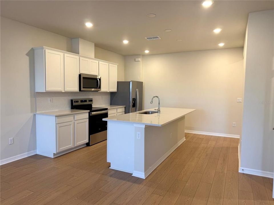 For Rent: $2,600 (3 beds, 2 baths, 1683 Square Feet)