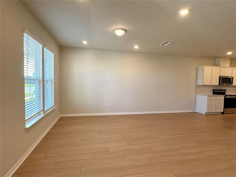For Rent: $2,600 (3 beds, 2 baths, 1683 Square Feet)