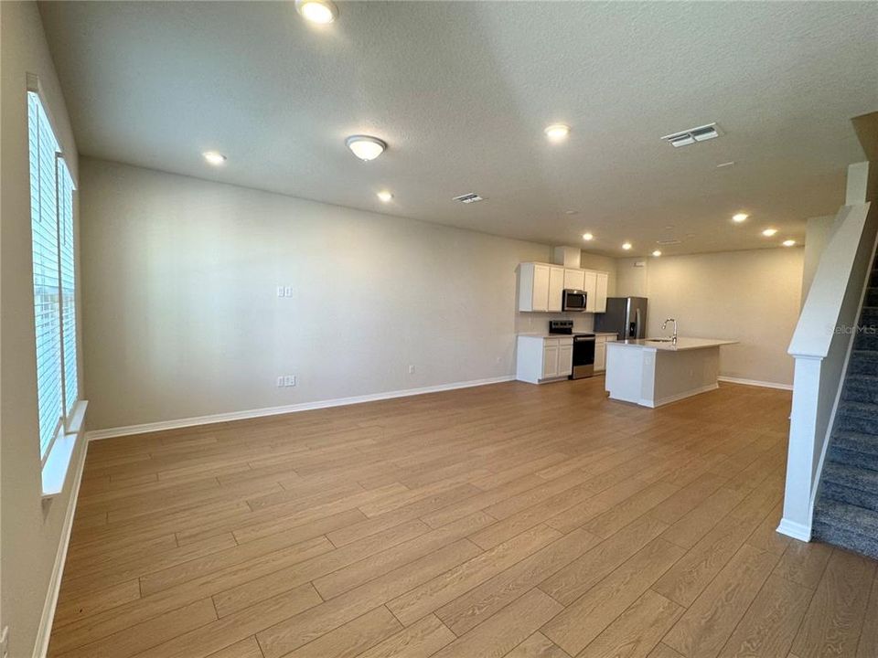 For Rent: $2,600 (3 beds, 2 baths, 1683 Square Feet)