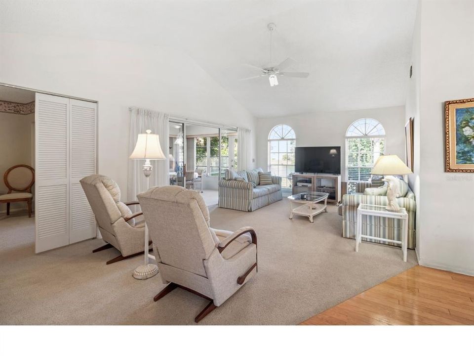 На продажу: $278,000 (3 спален, 2 ванн, 1945 Квадратных фут)