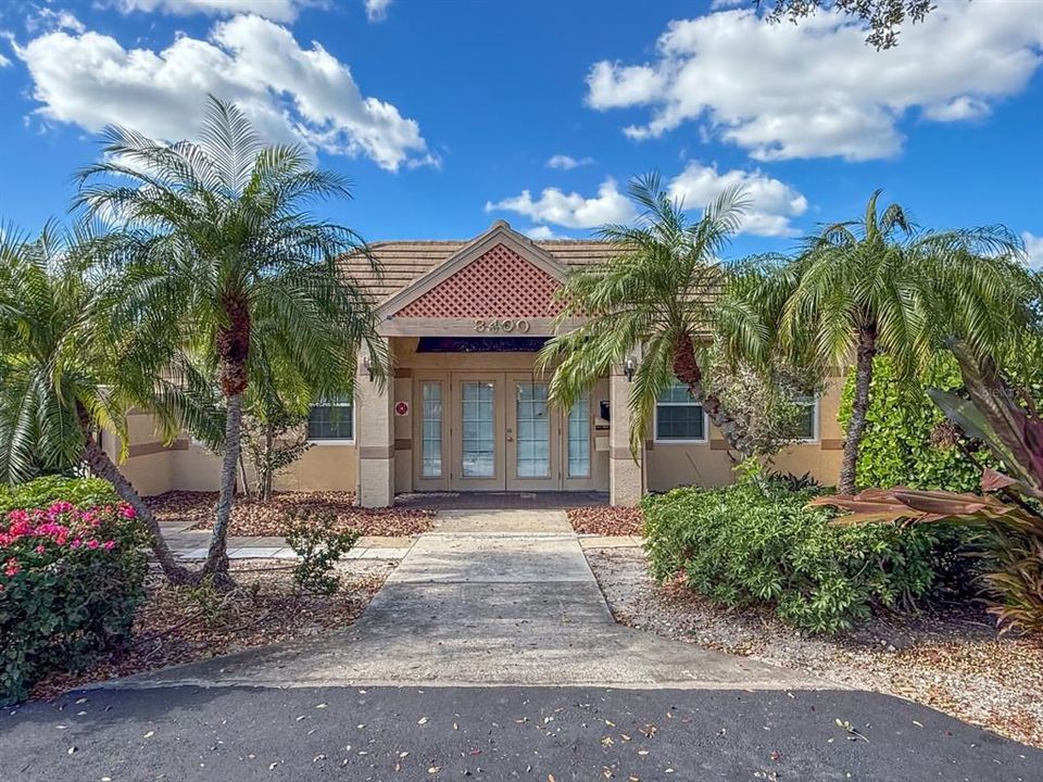 На продажу: $278,000 (3 спален, 2 ванн, 1945 Квадратных фут)