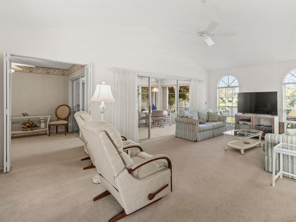 На продажу: $278,000 (3 спален, 2 ванн, 1945 Квадратных фут)