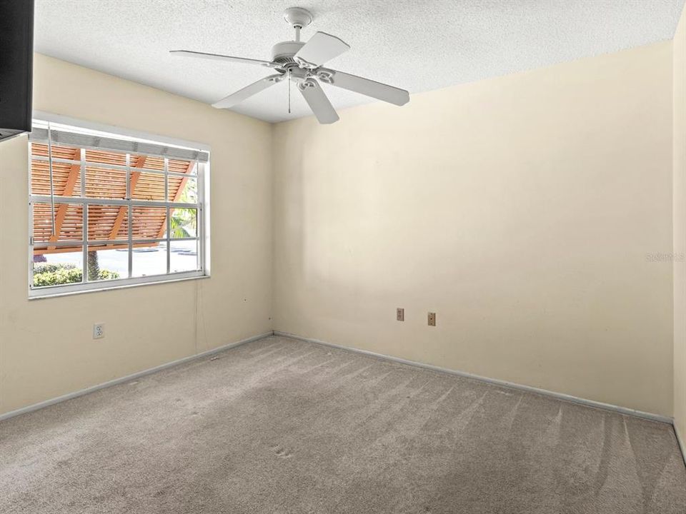 На продажу: $278,000 (3 спален, 2 ванн, 1945 Квадратных фут)