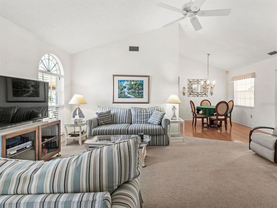 На продажу: $278,000 (3 спален, 2 ванн, 1945 Квадратных фут)