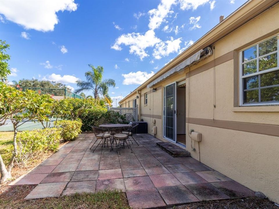 На продажу: $278,000 (3 спален, 2 ванн, 1945 Квадратных фут)