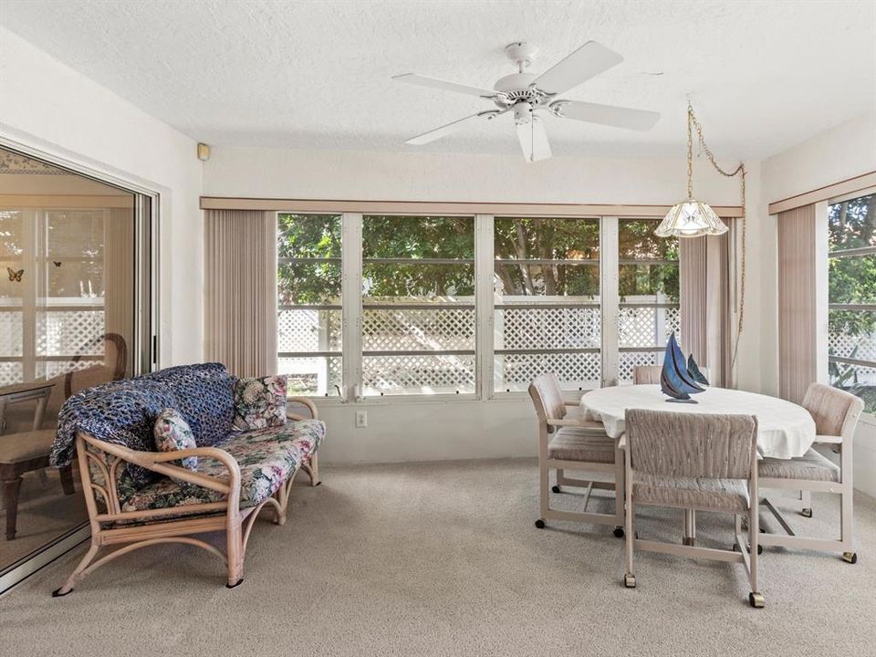 На продажу: $278,000 (3 спален, 2 ванн, 1945 Квадратных фут)