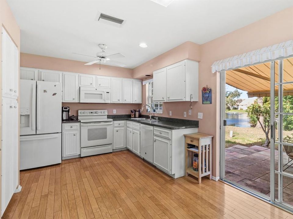 На продажу: $278,000 (3 спален, 2 ванн, 1945 Квадратных фут)