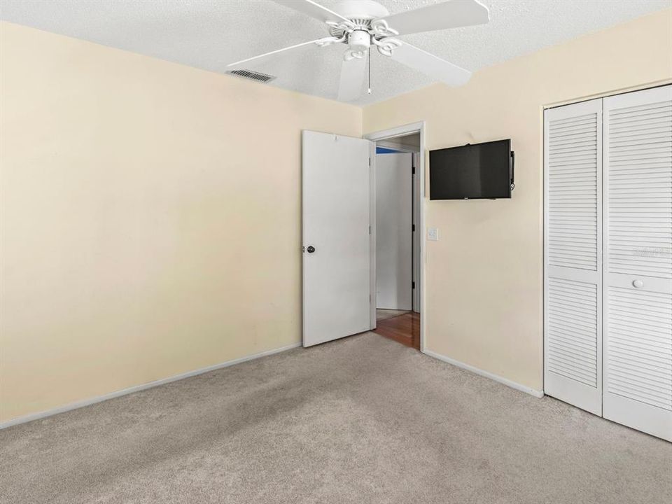 На продажу: $278,000 (3 спален, 2 ванн, 1945 Квадратных фут)