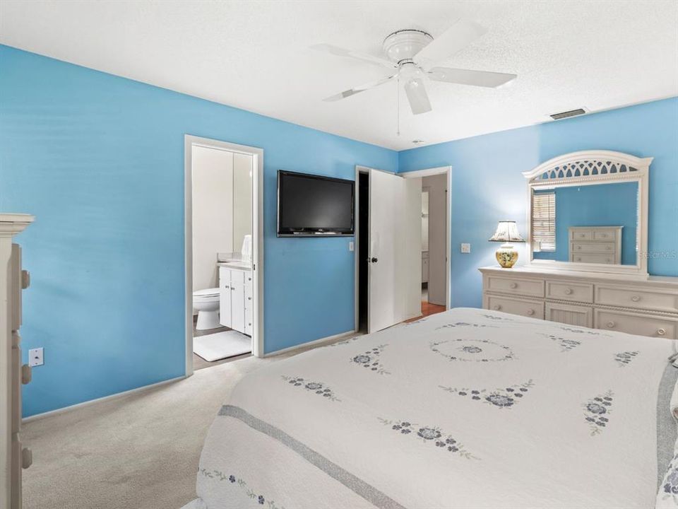 На продажу: $278,000 (3 спален, 2 ванн, 1945 Квадратных фут)