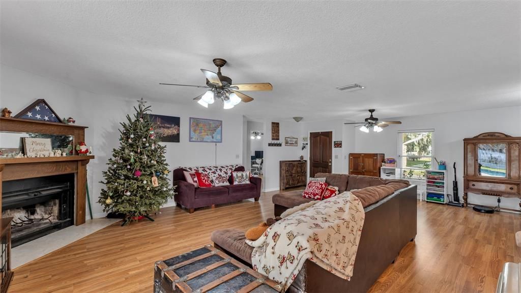 待售: $434,900 (4 贝兹, 2 浴室, 2109 平方英尺)