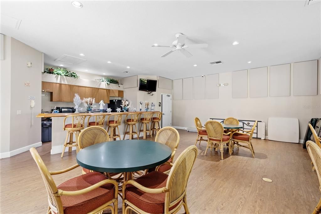 For Sale: $165,000 (2 beds, 2 baths, 1024 Square Feet)