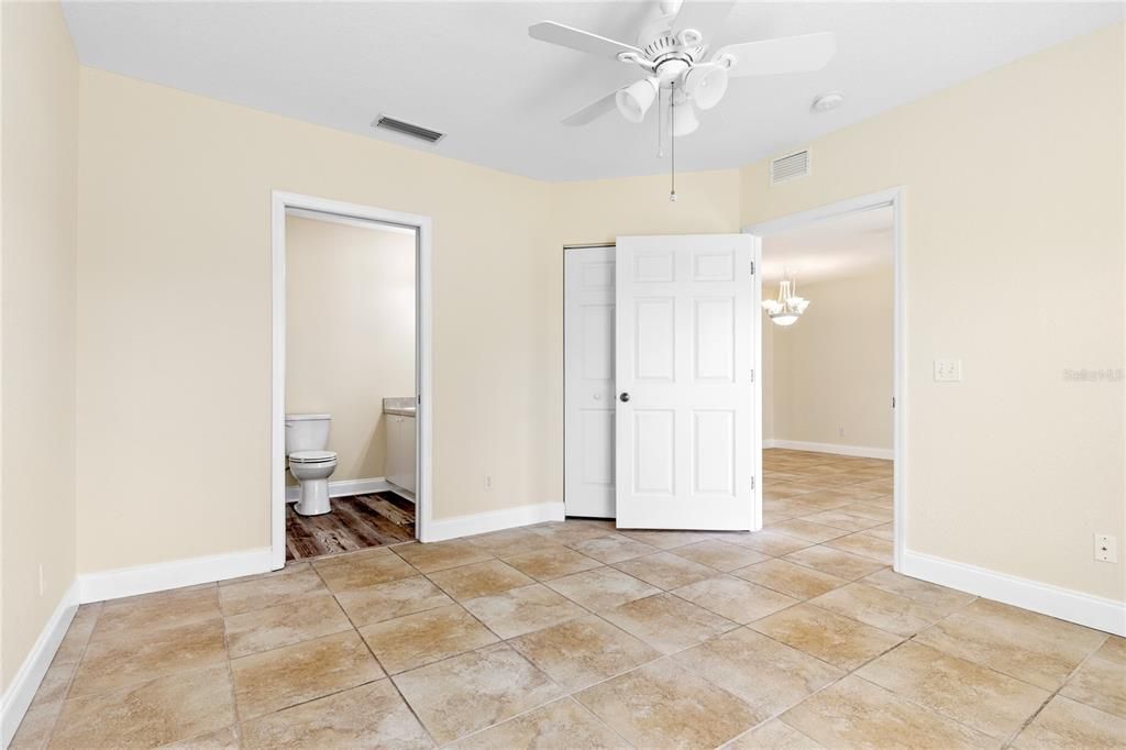 For Sale: $165,000 (2 beds, 2 baths, 1024 Square Feet)