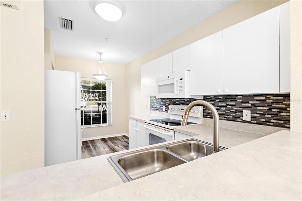 For Sale: $165,000 (2 beds, 2 baths, 1024 Square Feet)