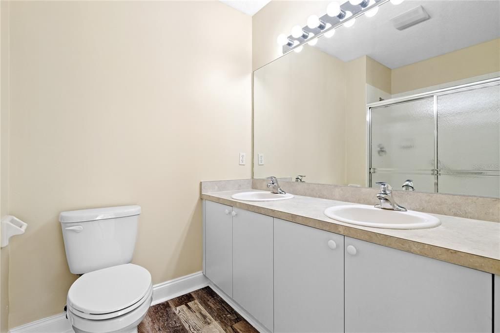 For Sale: $165,000 (2 beds, 2 baths, 1024 Square Feet)