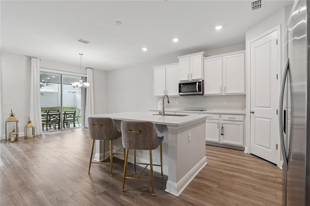 For Sale: $675,000 (5 beds, 4 baths, 3141 Square Feet)