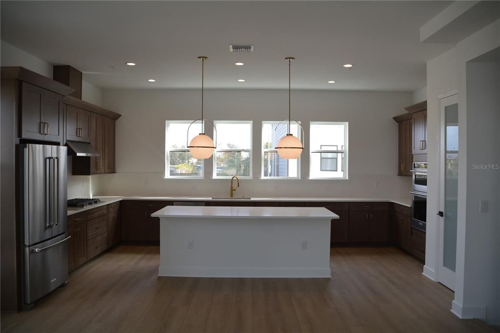 For Rent: $3,700 (3 beds, 3 baths, 1753 Square Feet)