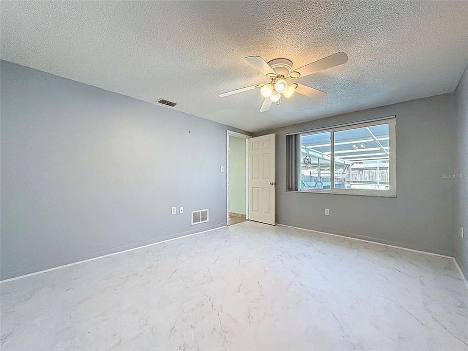 For Sale: $348,000 (3 beds, 2 baths, 1728 Square Feet)