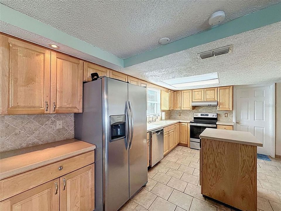 For Sale: $348,000 (3 beds, 2 baths, 1728 Square Feet)