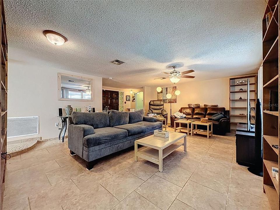 For Sale: $348,000 (3 beds, 2 baths, 1728 Square Feet)