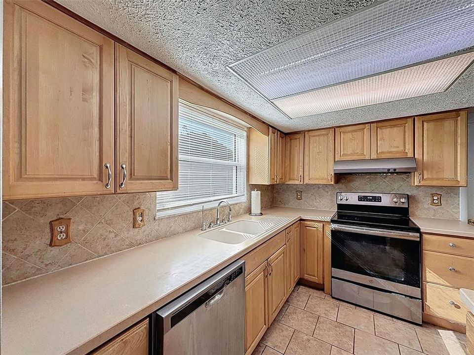 For Sale: $348,000 (3 beds, 2 baths, 1728 Square Feet)