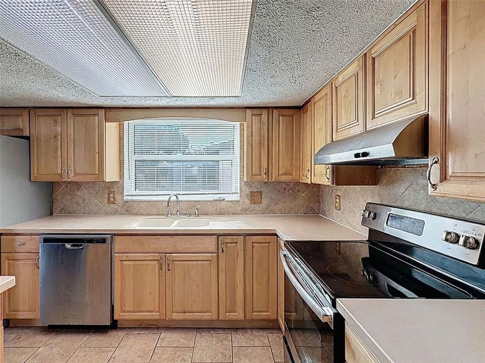 For Sale: $348,000 (3 beds, 2 baths, 1728 Square Feet)