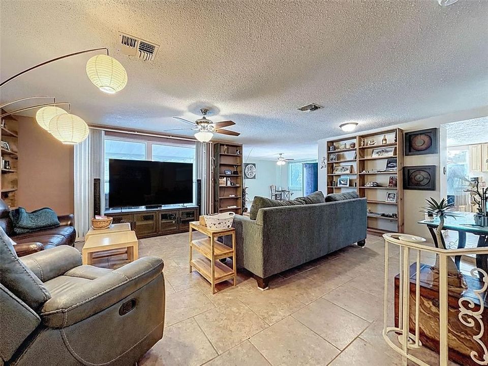 For Sale: $348,000 (3 beds, 2 baths, 1728 Square Feet)