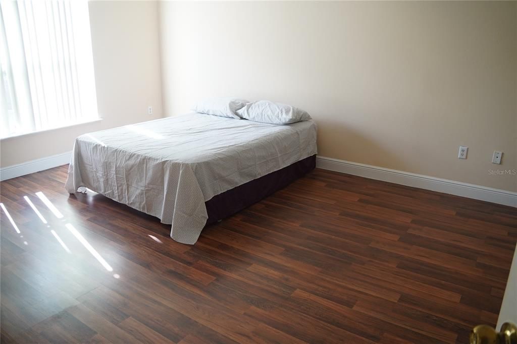 En Venta: $360,000 (4 camas, 2 baños, 2844 Pies cuadrados)