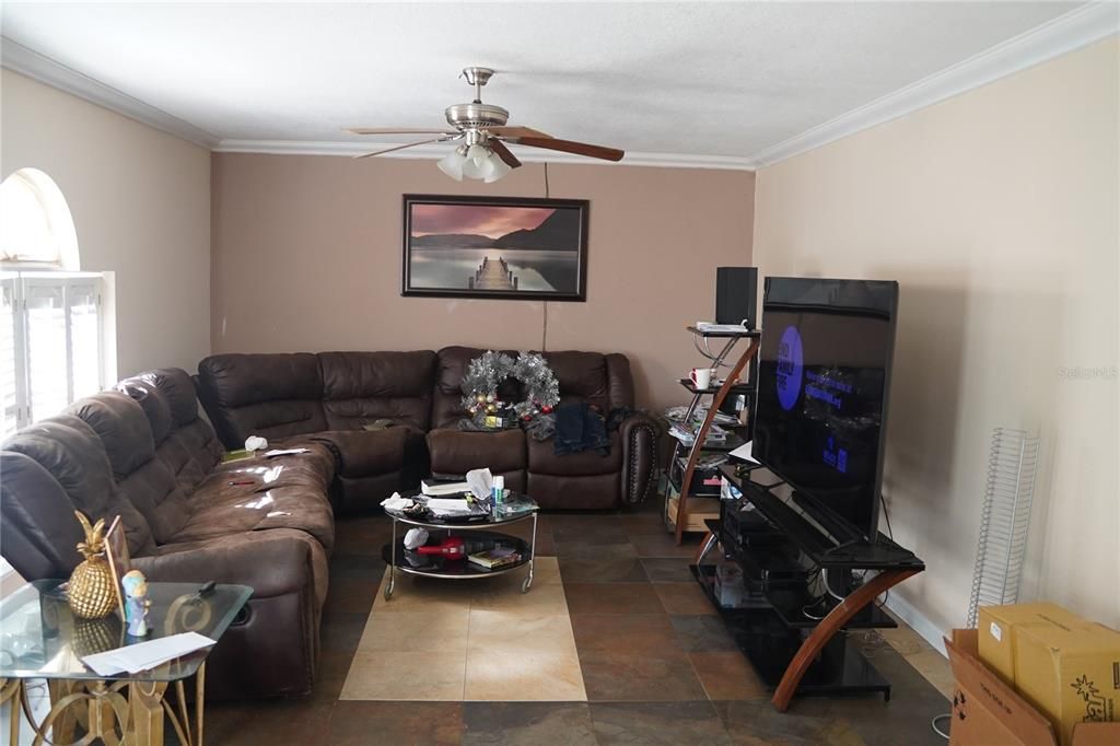 En Venta: $360,000 (4 camas, 2 baños, 2844 Pies cuadrados)