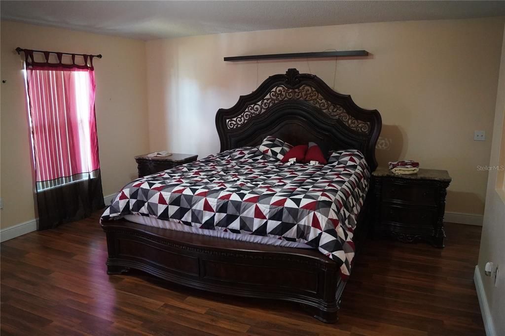 En Venta: $360,000 (4 camas, 2 baños, 2844 Pies cuadrados)