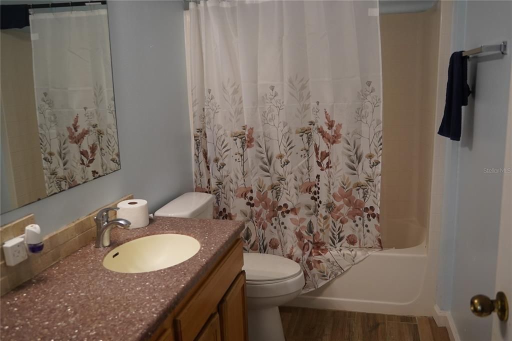 En Venta: $360,000 (4 camas, 2 baños, 2844 Pies cuadrados)