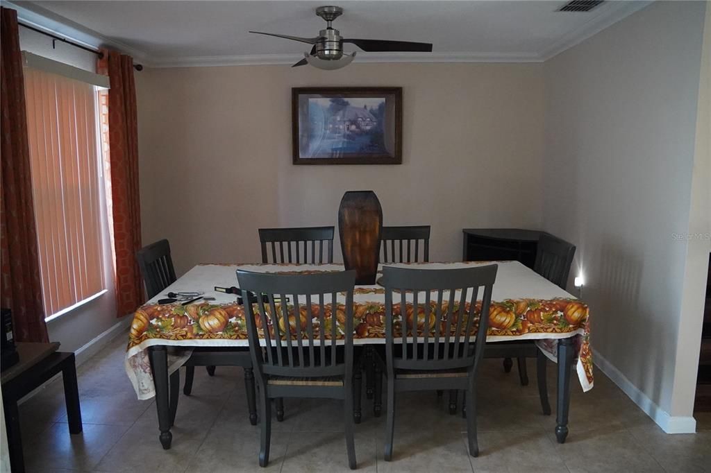 En Venta: $360,000 (4 camas, 2 baños, 2844 Pies cuadrados)