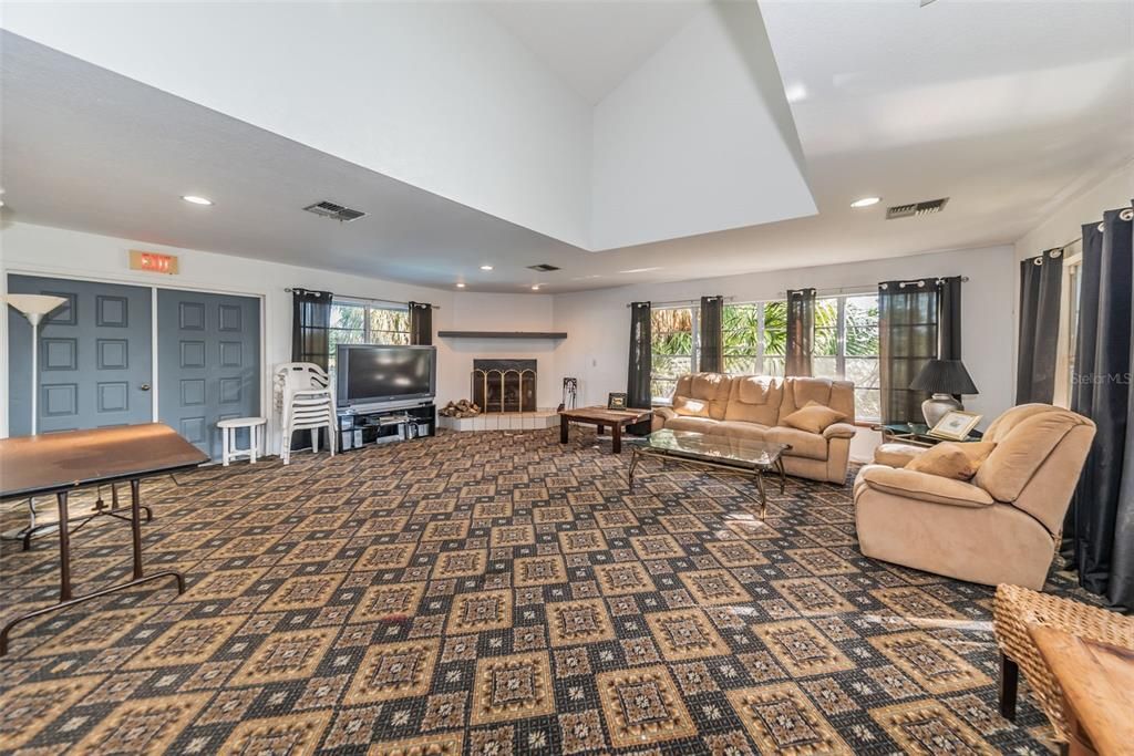 На продажу: $259,000 (2 спален, 2 ванн, 965 Квадратных фут)