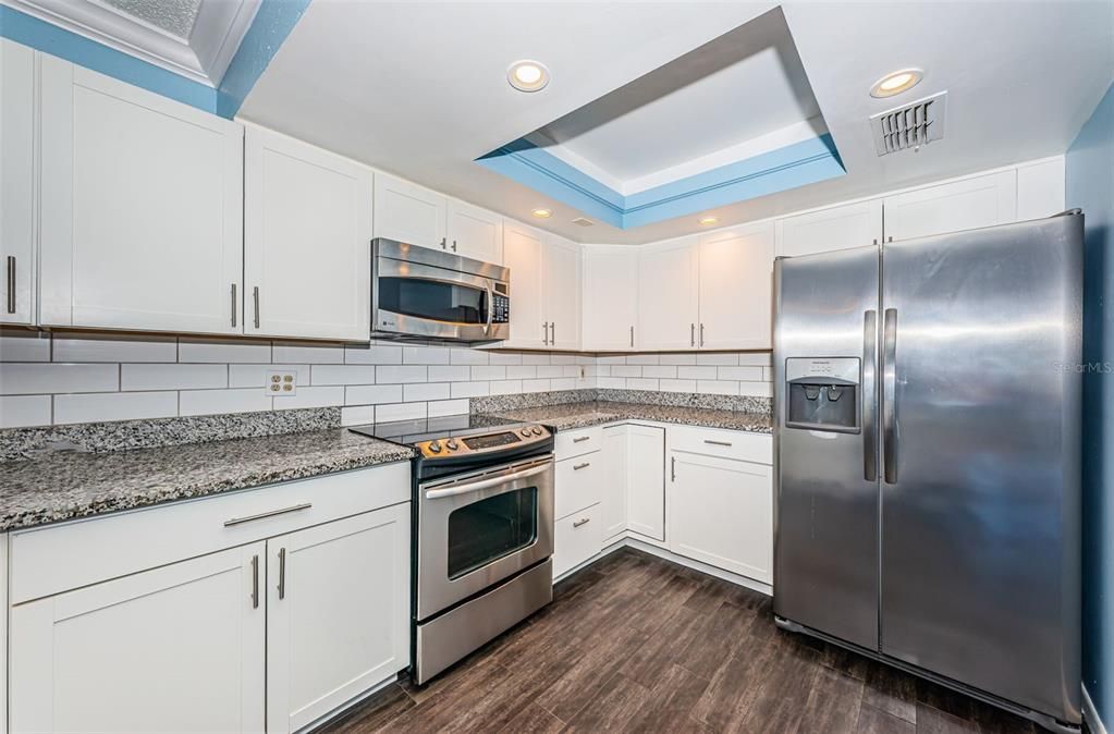 На продажу: $259,000 (2 спален, 2 ванн, 965 Квадратных фут)