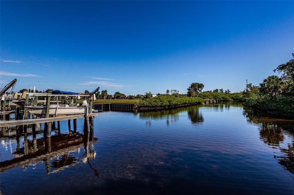 На продажу: $259,000 (2 спален, 2 ванн, 965 Квадратных фут)