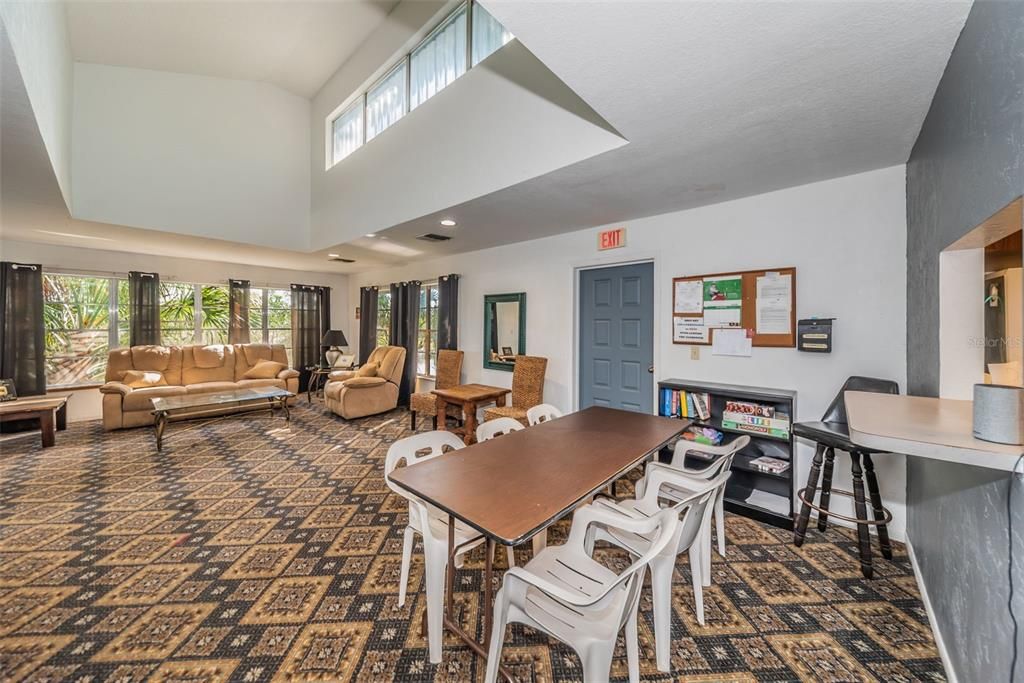 На продажу: $259,000 (2 спален, 2 ванн, 965 Квадратных фут)