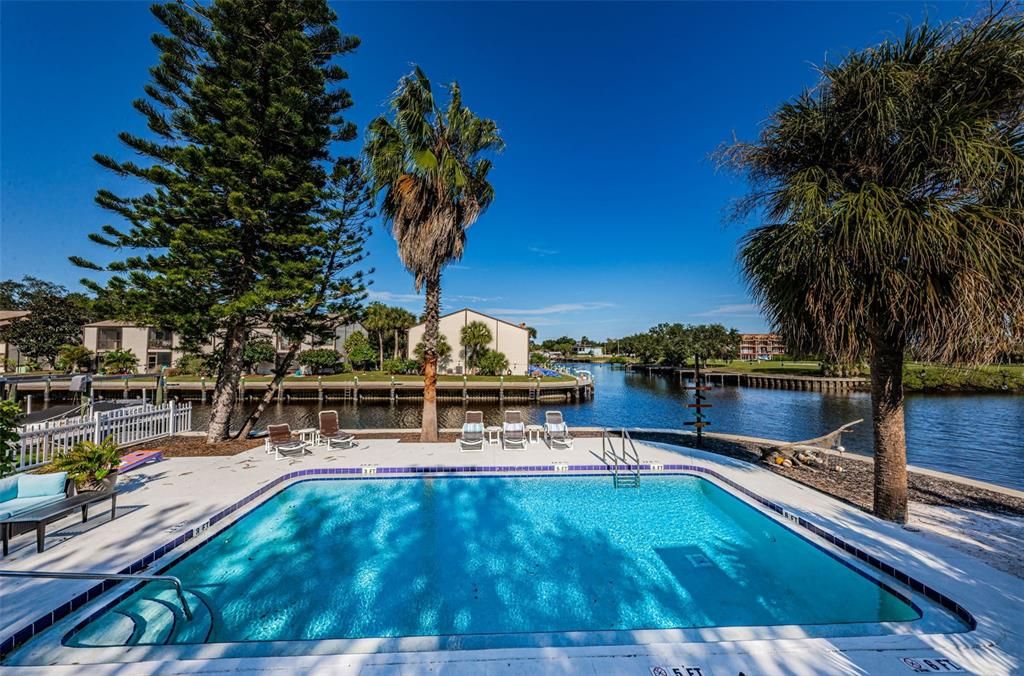 На продажу: $259,000 (2 спален, 2 ванн, 965 Квадратных фут)