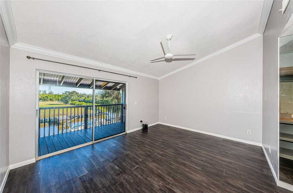 На продажу: $259,000 (2 спален, 2 ванн, 965 Квадратных фут)